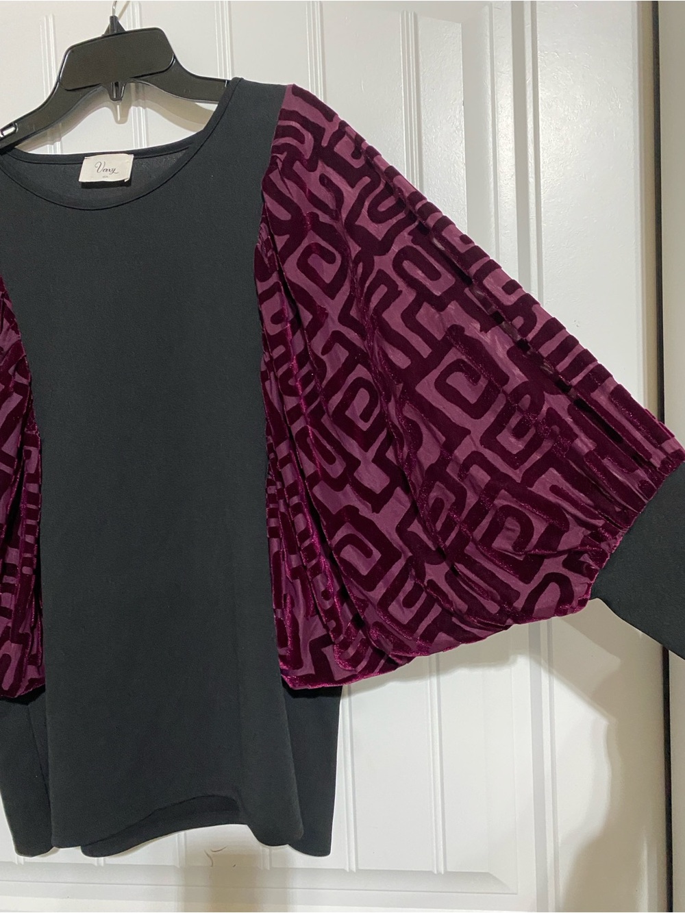 Venezia Black Tunic with Velvet Patterned Plum Sleeves - Picture 7 of 9